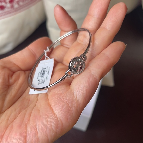 NWT MICHAEL KORS SILVER-TONE LOGO BRACELET - Picture 6 of 6